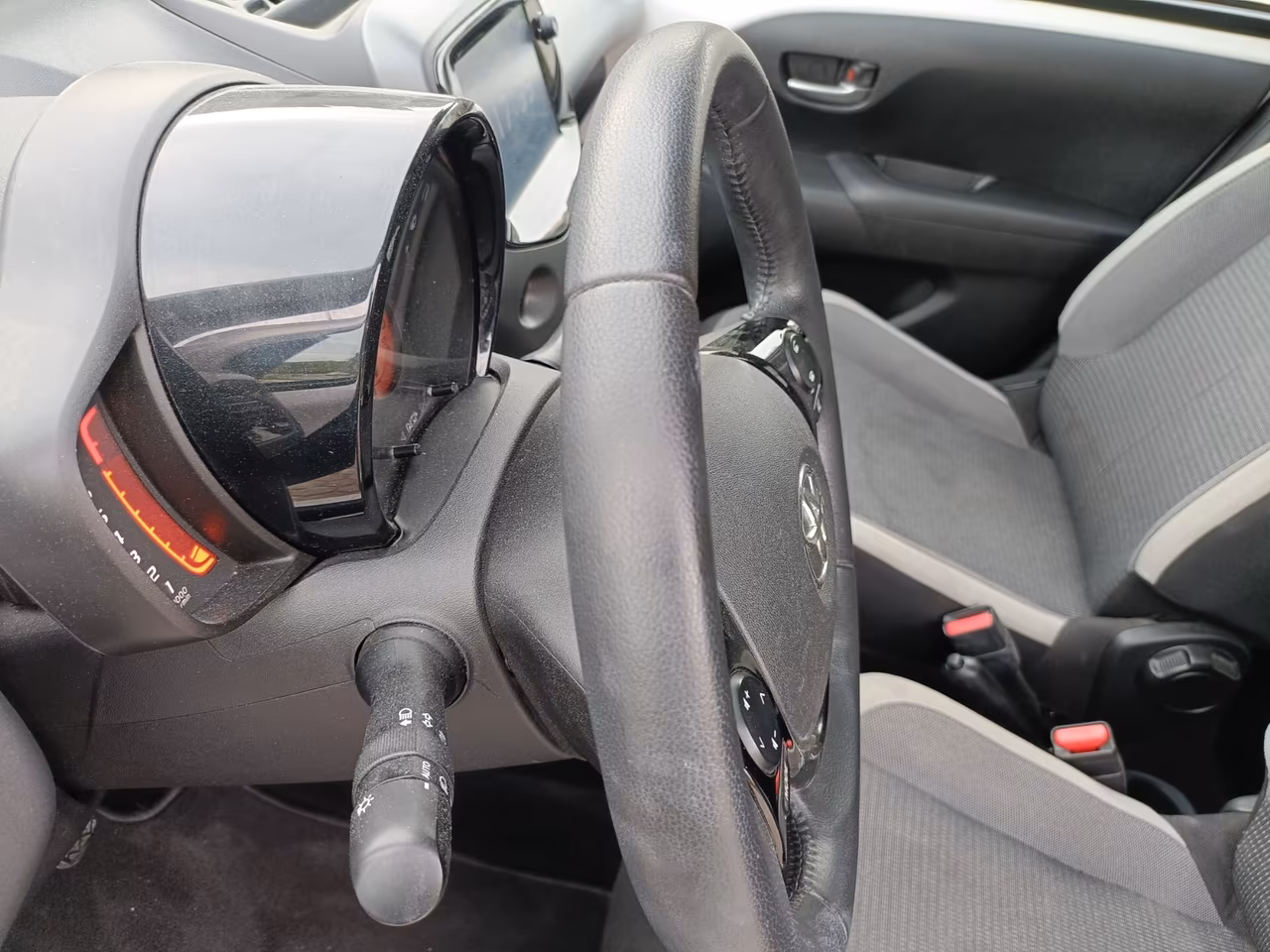Toyota Aygo Connect 1.0 VVT-i 72 CV 5 porte x-clusiv