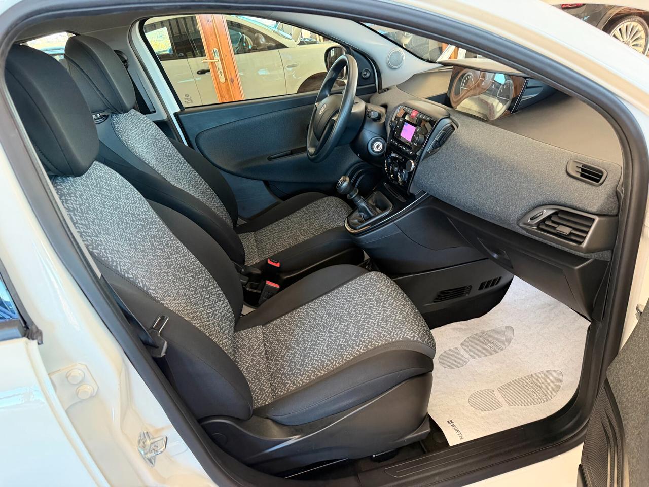 Lancia Ypsilon 1.2 69 cv. ELEFANTINO BLU