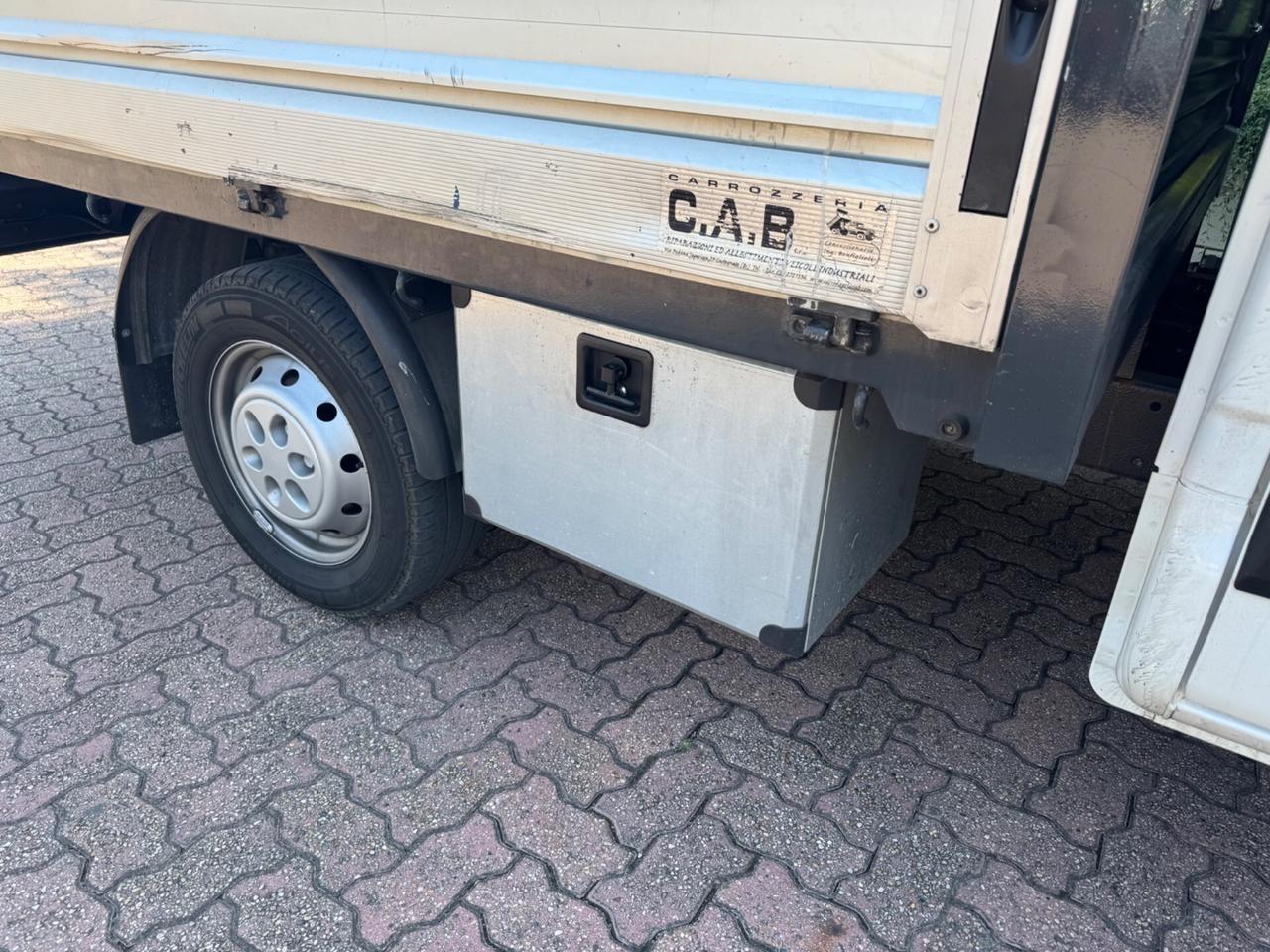 IVECO DAILY 7 posti cassone fisso