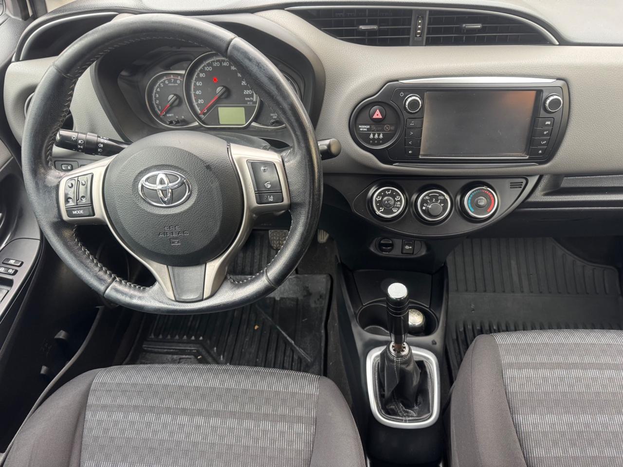 Toyota Yaris 1.0 5 porte neopaten garanzia 12 mesi