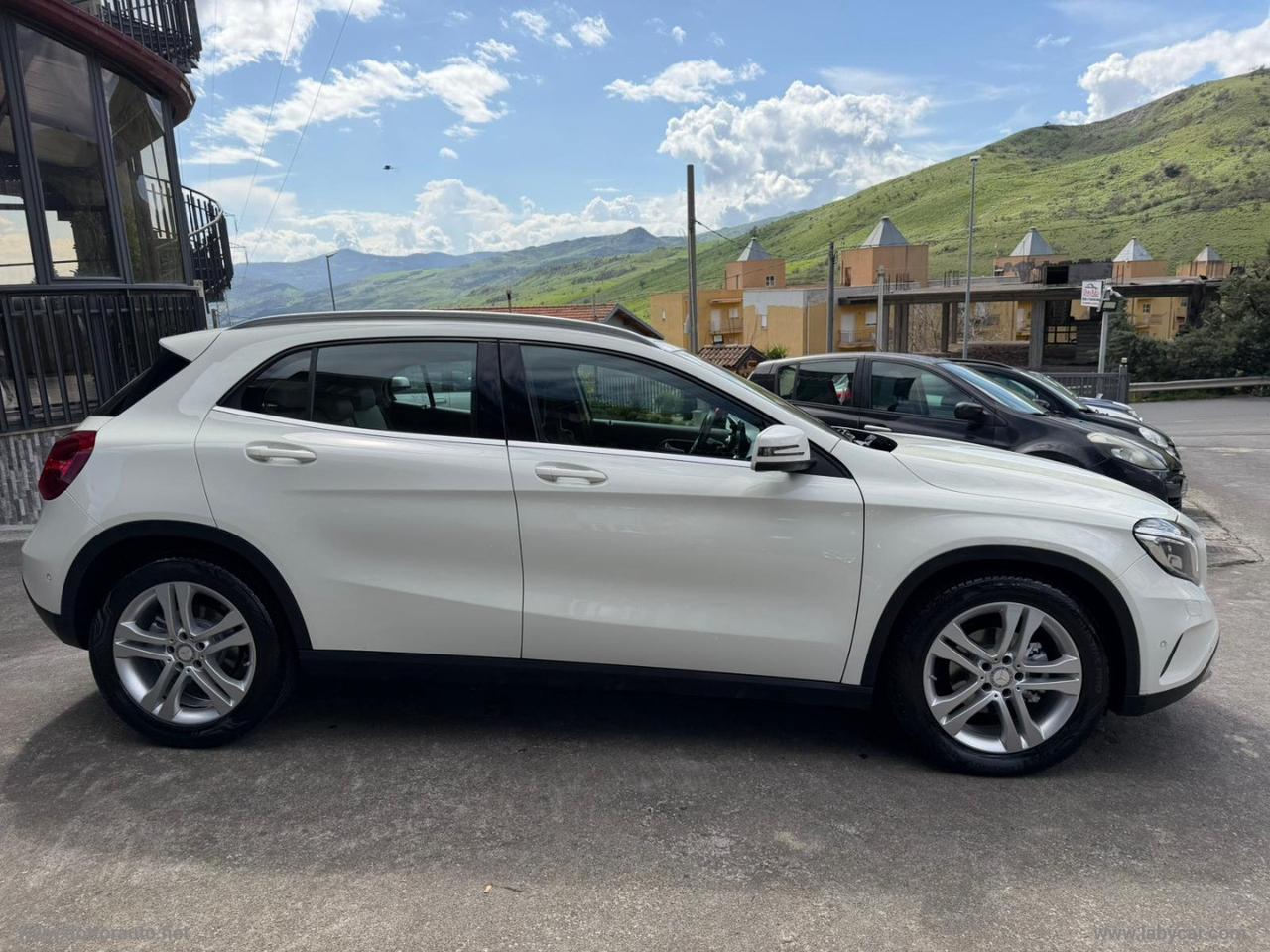 MERCEDES-BENZ GLA 200 d Automatic 4Matic Premium