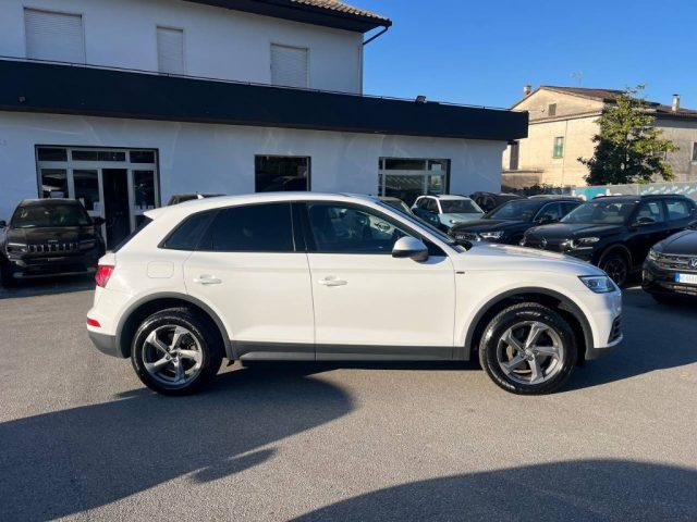 AUDI Q5 2.0 TDI quattro S tronic Business