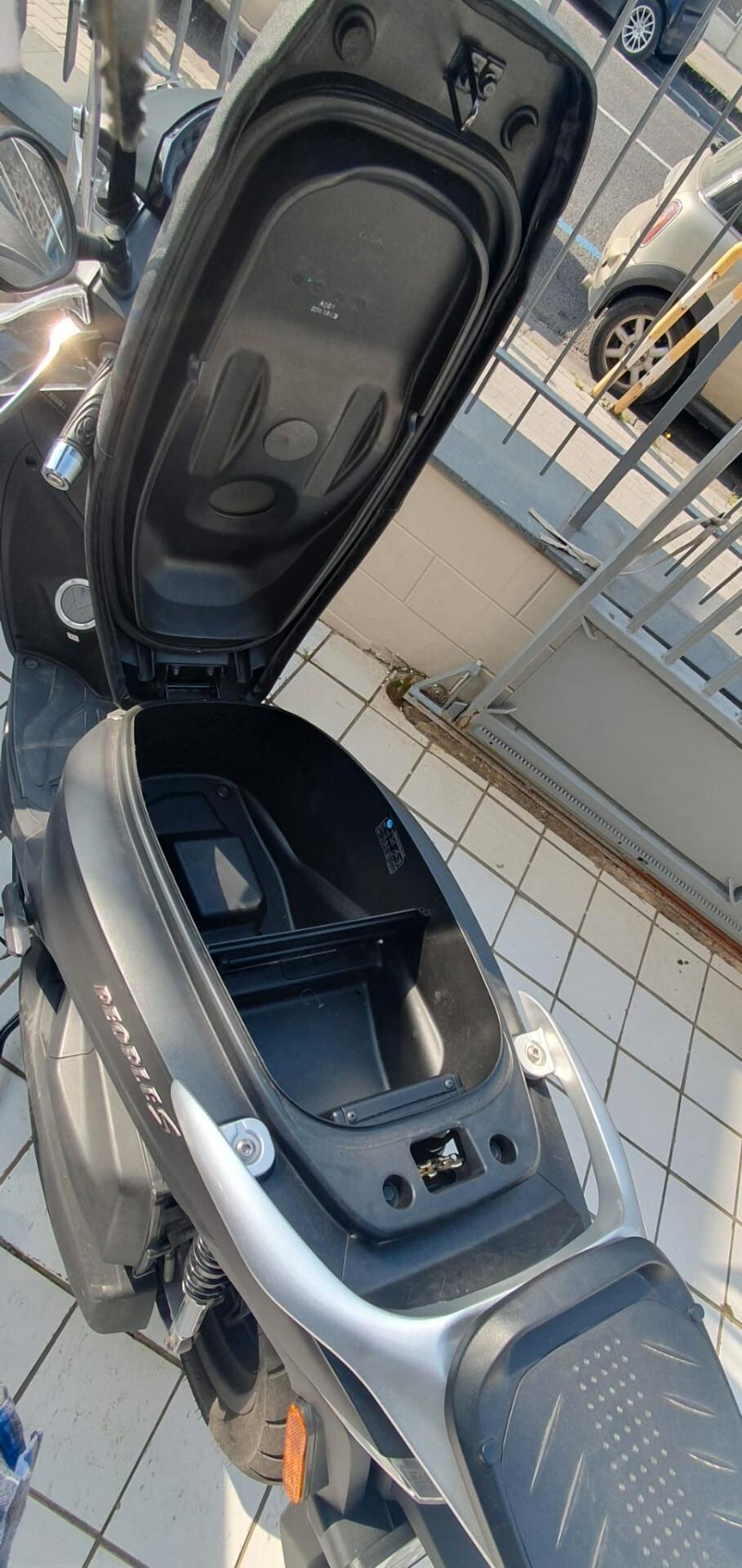 Kymco People S 125i 1.800km