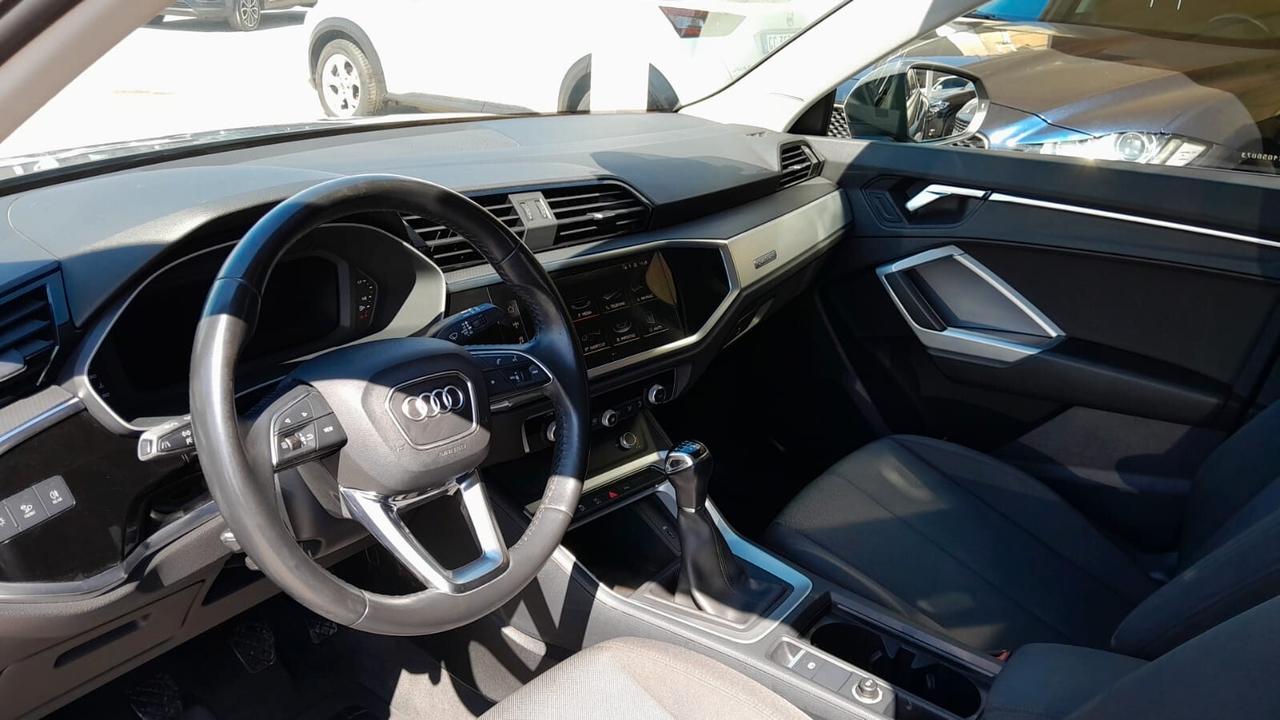 Audi Q3 35 TDI quattro Business Advanced