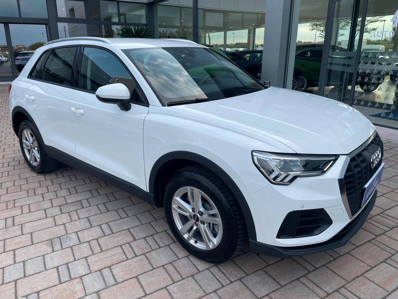 Audi Q3 45 TFSI e S tronic Business