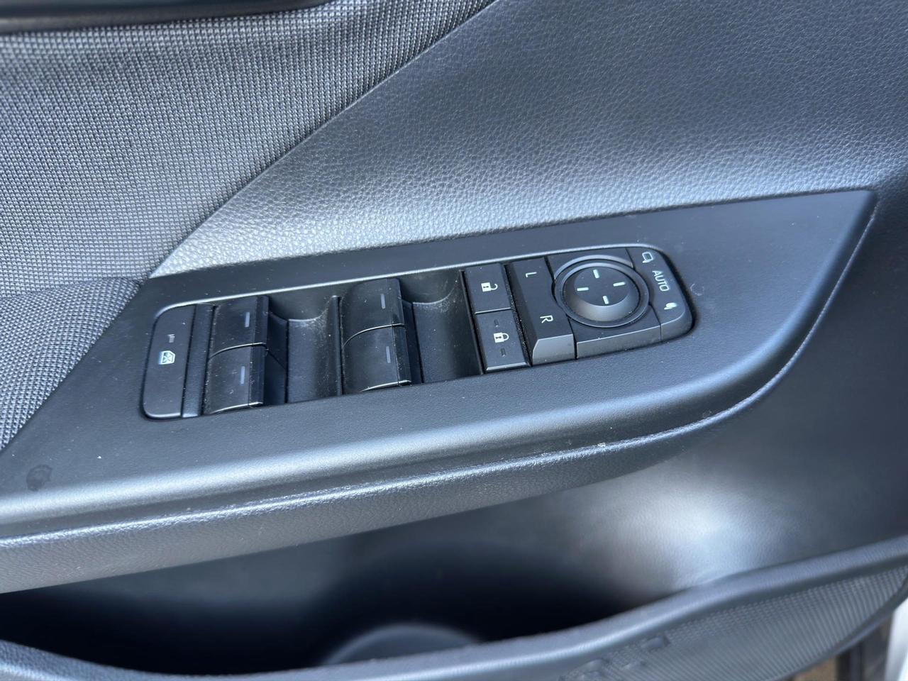 Toyota C-HR 2.0 phev Trend eco fwd e-cvt