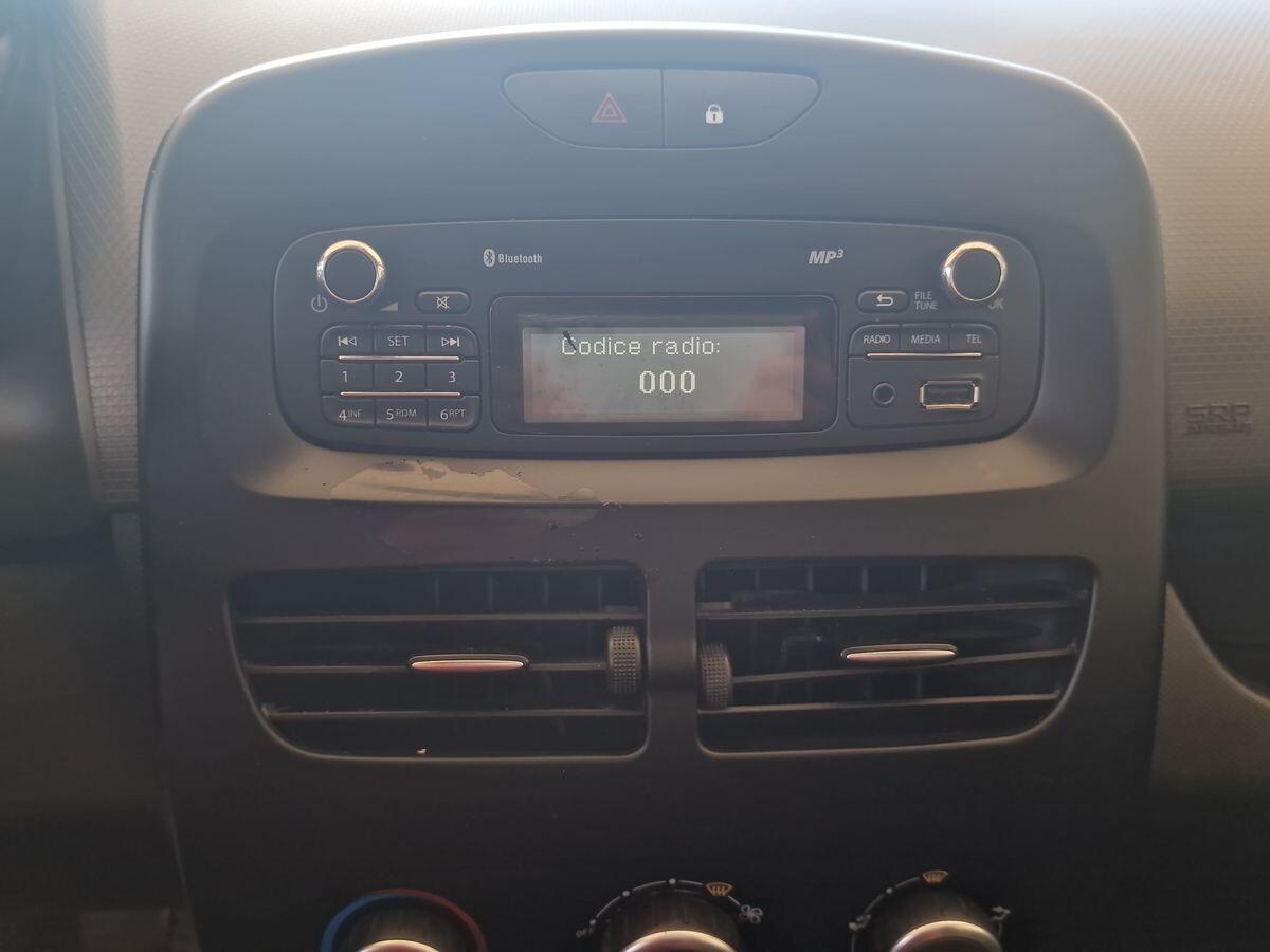 RENAULT CLIO 1.2 LIVE