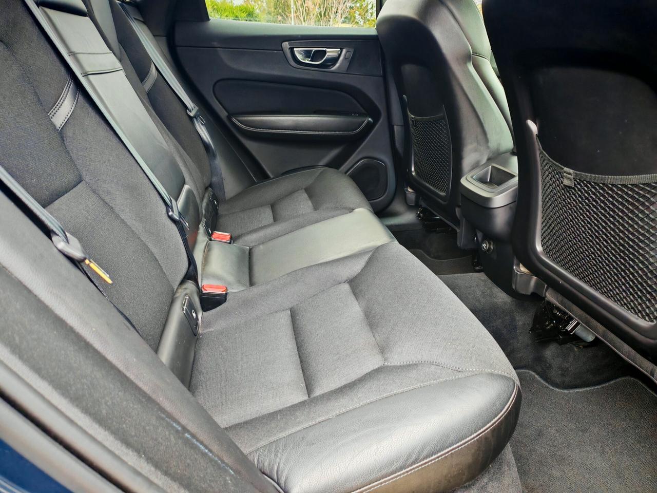 Volvo XC60D4 2.0 190cv pelle navig cam 2020