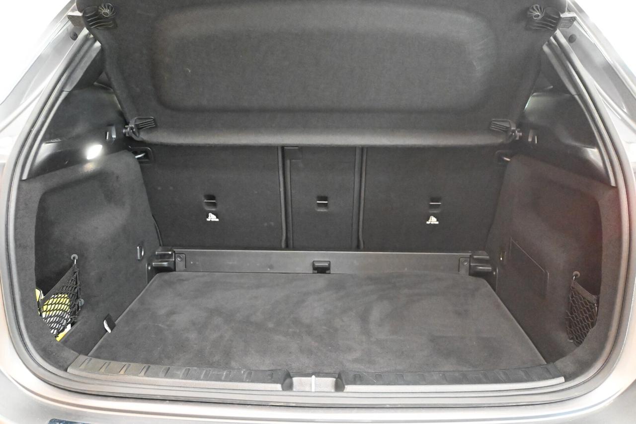 MERCEDES GLA (H247) GLA 180 d Automati...