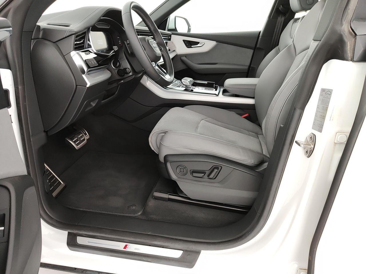 Audi Q8 55 TFSI e quattro tiptronic Sport