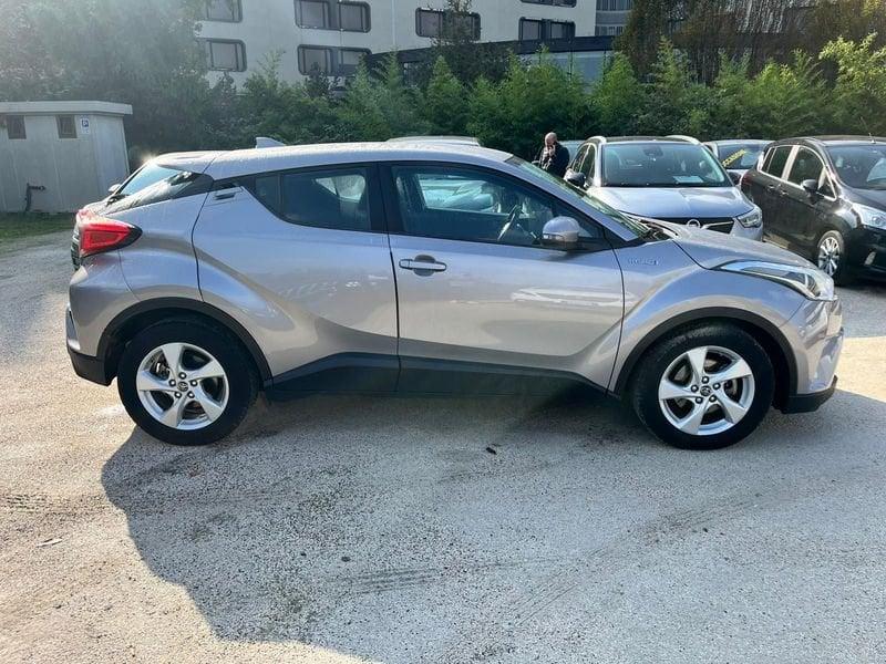 Toyota C-HR 1.8 Hybrid E-CVT Dynamic