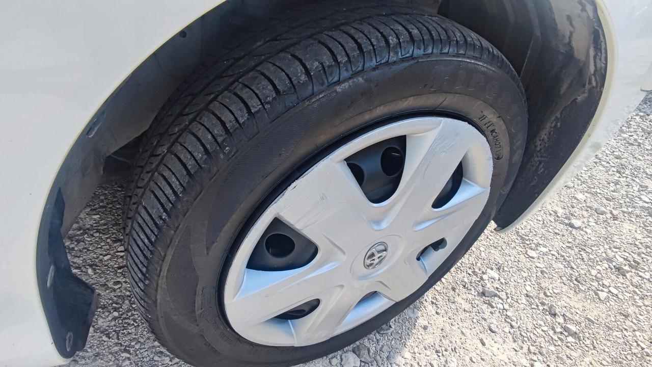 Toyota Aygo 1.0 12V VVT-i 5 porte Now Connect