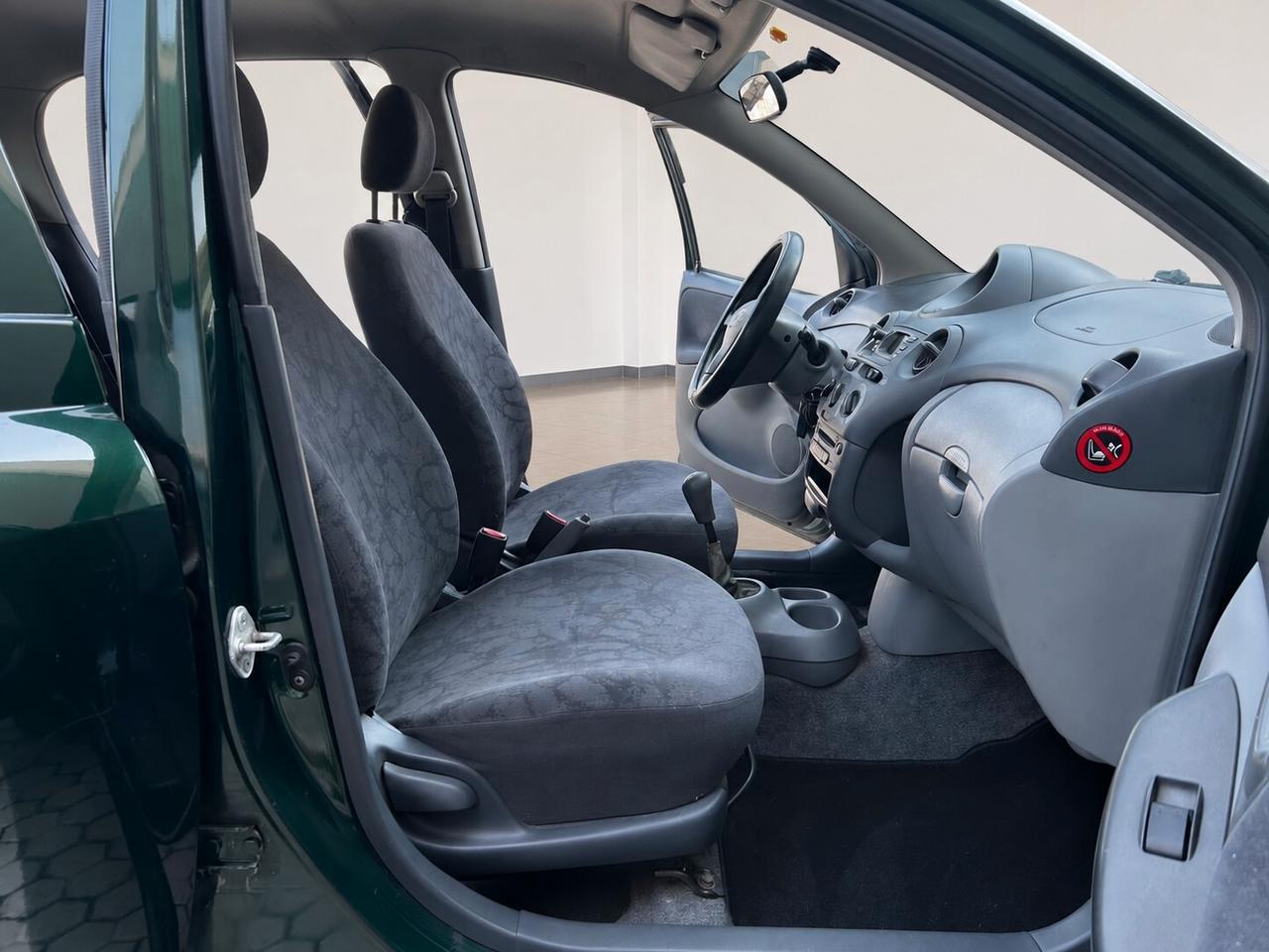 Toyota Yaris 1.0i 16V cat 5 porte