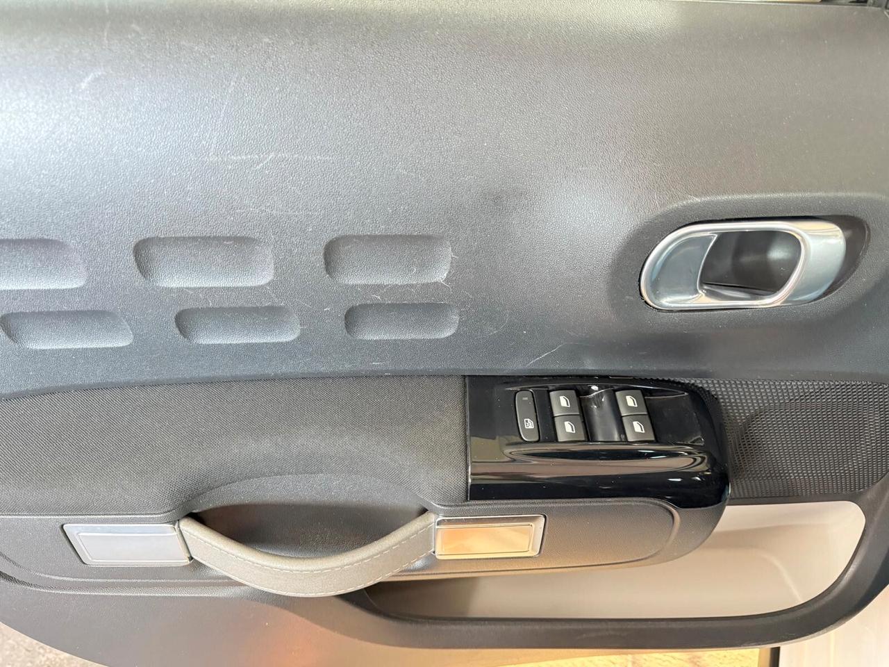 Citroen C3 PureTech 82 Shine Bicolore