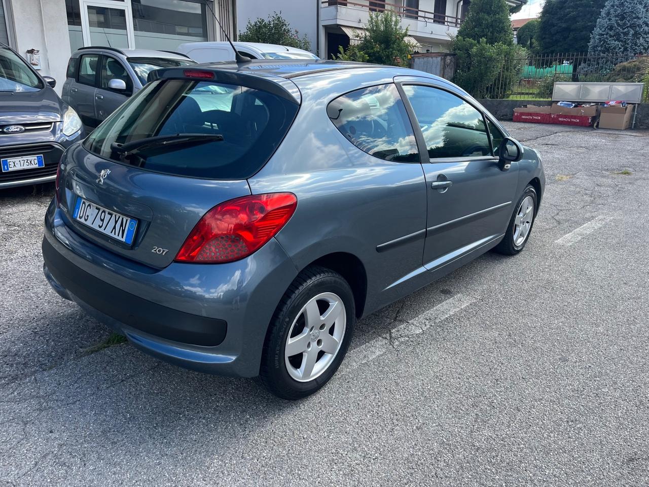 Peugeot 207 1.4 88CV 3p. ONE Line