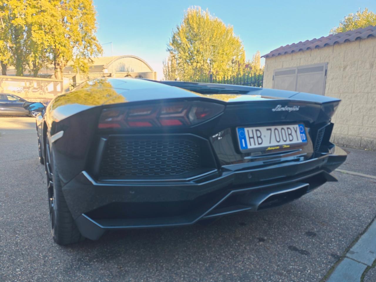 LAMBORGHINI Aventador 6.5 V12 LP700-4
