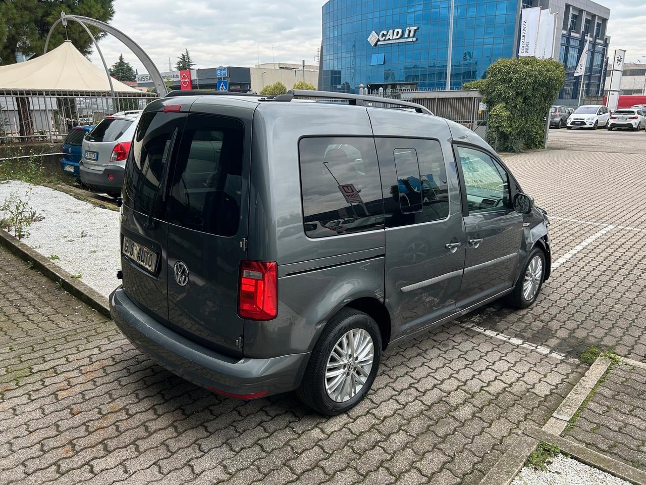 Volkswagen Caddy 2.0 TDI 102cv DSG DANNEGGIATO