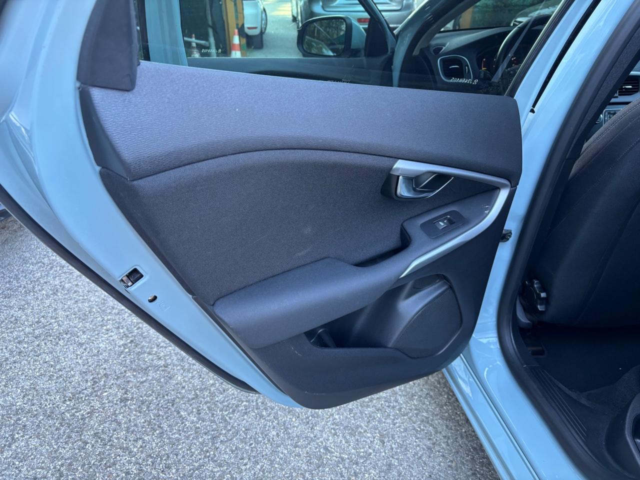 Volvo V40 T2 Kinetic BENZINA OK neopatentati