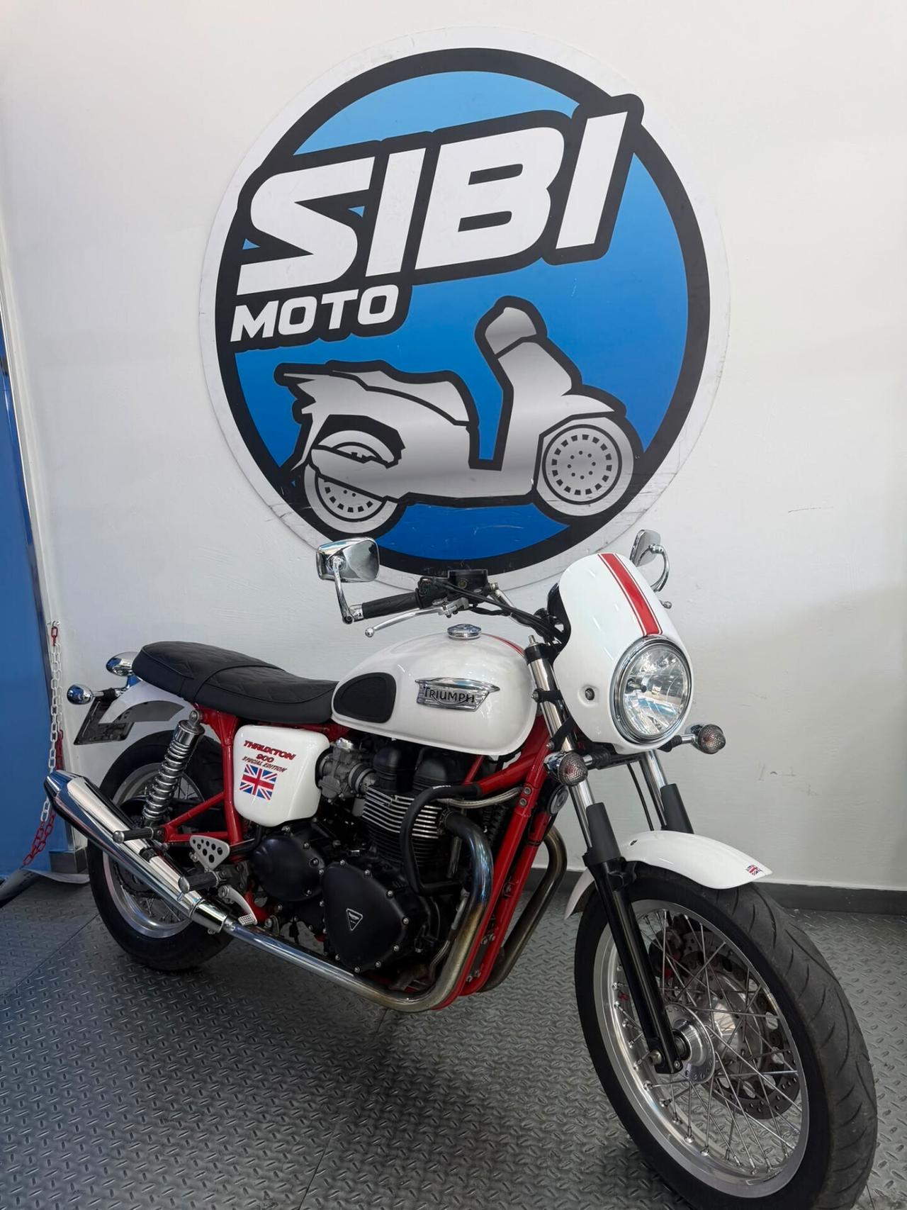 Triumph Thruxton 900