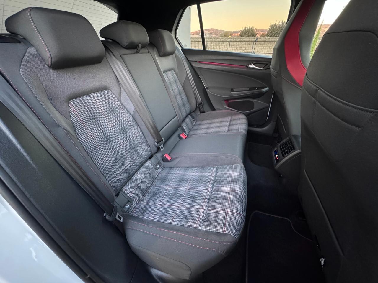 Volkswagen Golf 2.0 TSI GTI - TETTO APRIBILE - CAMERA - PRONTA CONSEGNA - TAGL. UFFICIALI - iQLIGHT