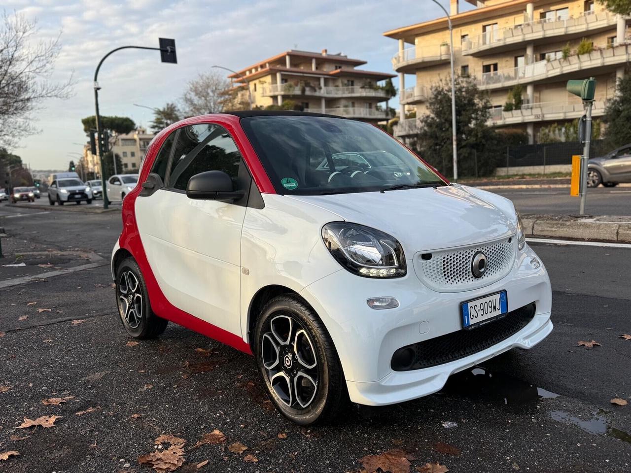 Smart ForTwo 1.0 71cv Coupe Clima cambio Auto fari nuovi
