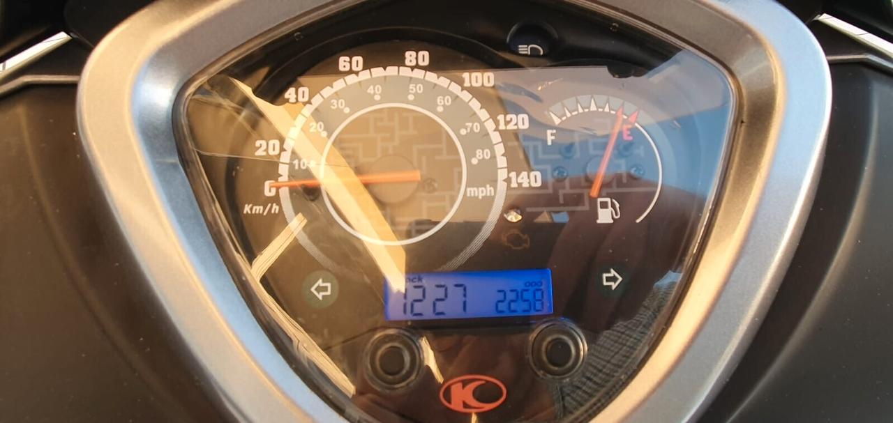 Kymco Agility 125 R16 Plus solo 2.200 km