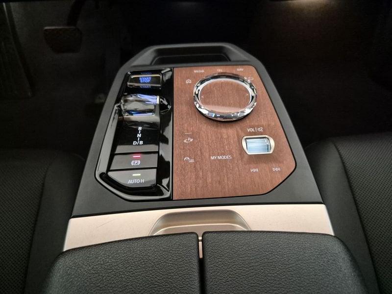BMW iX i20 2021 xdrive40 pacchetto sportivo