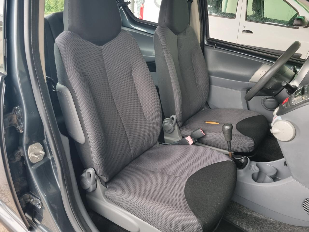 Toyota Aygo 1.0 12V VVT-i 5 porte Sol