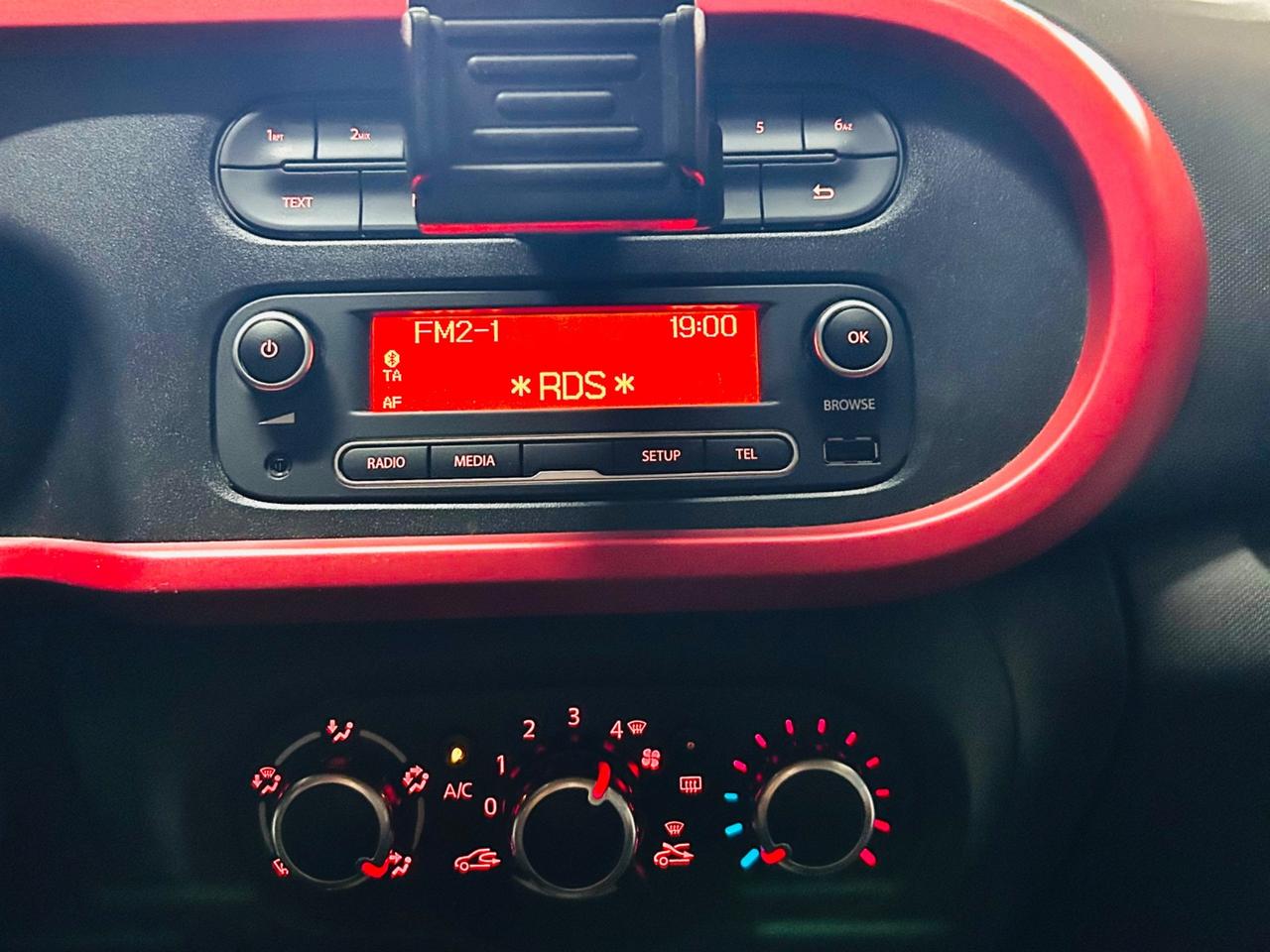 RENAULT TWINGO SCe BIANCA 1.0 BENZINA CON SOLI 40.219 KM.