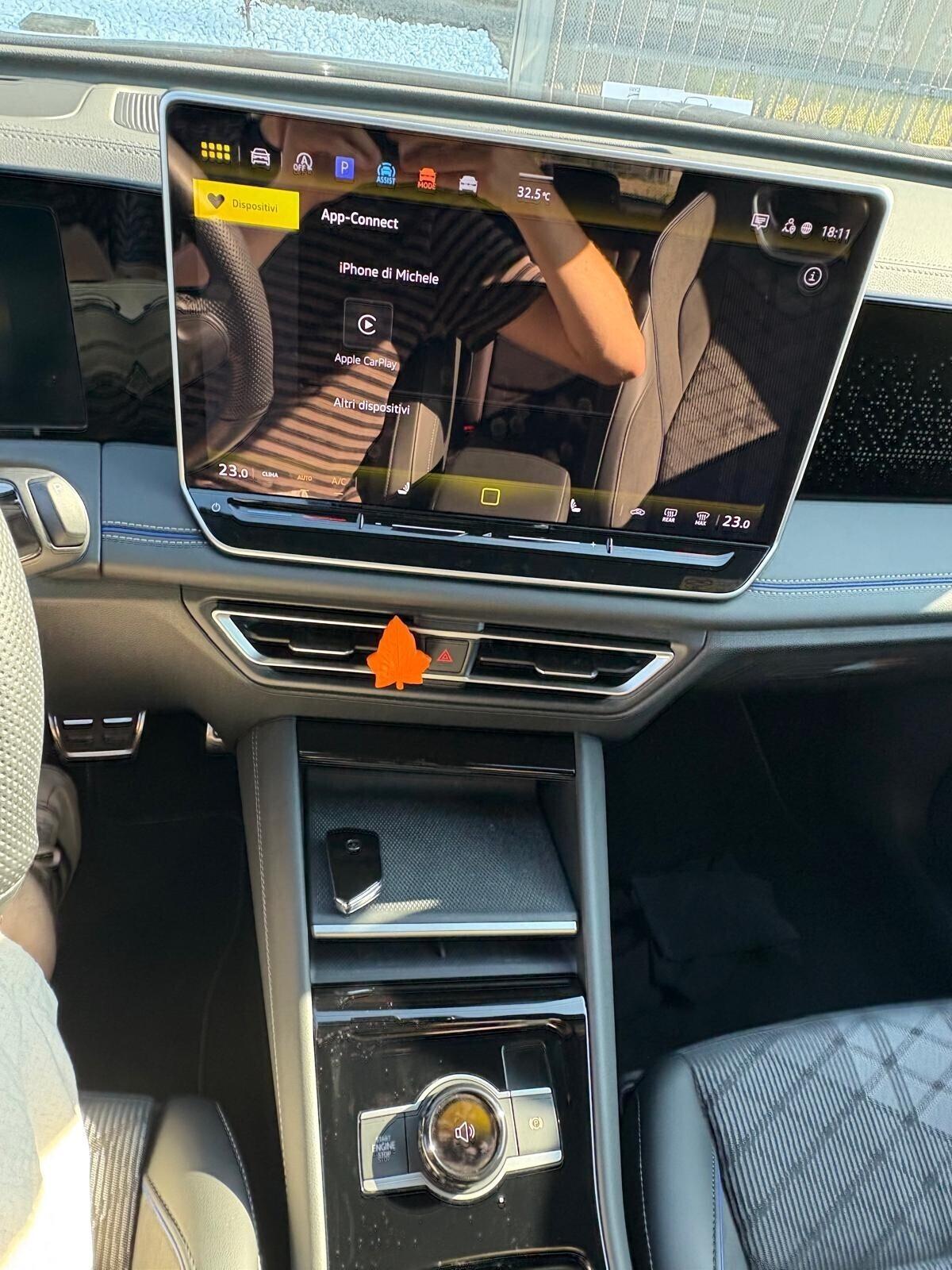 Volkswagen Tiguan VOLKSWAGEN TIGUAN 2.0 TDi R-LINE