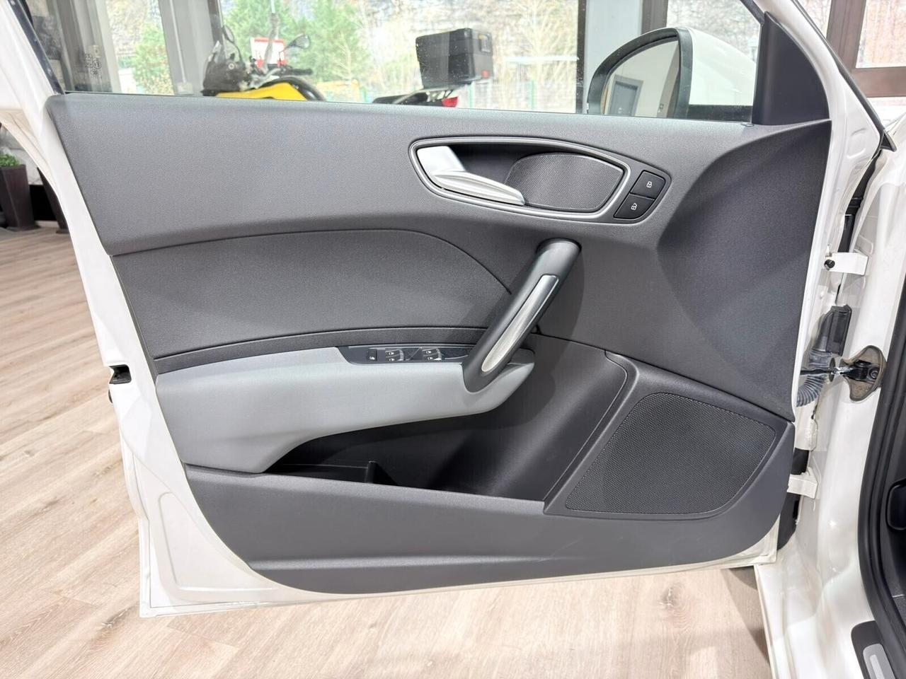 AUDI A1 SPORTBACK 1.4TDI 90cv ULTRA 2015 99.000km