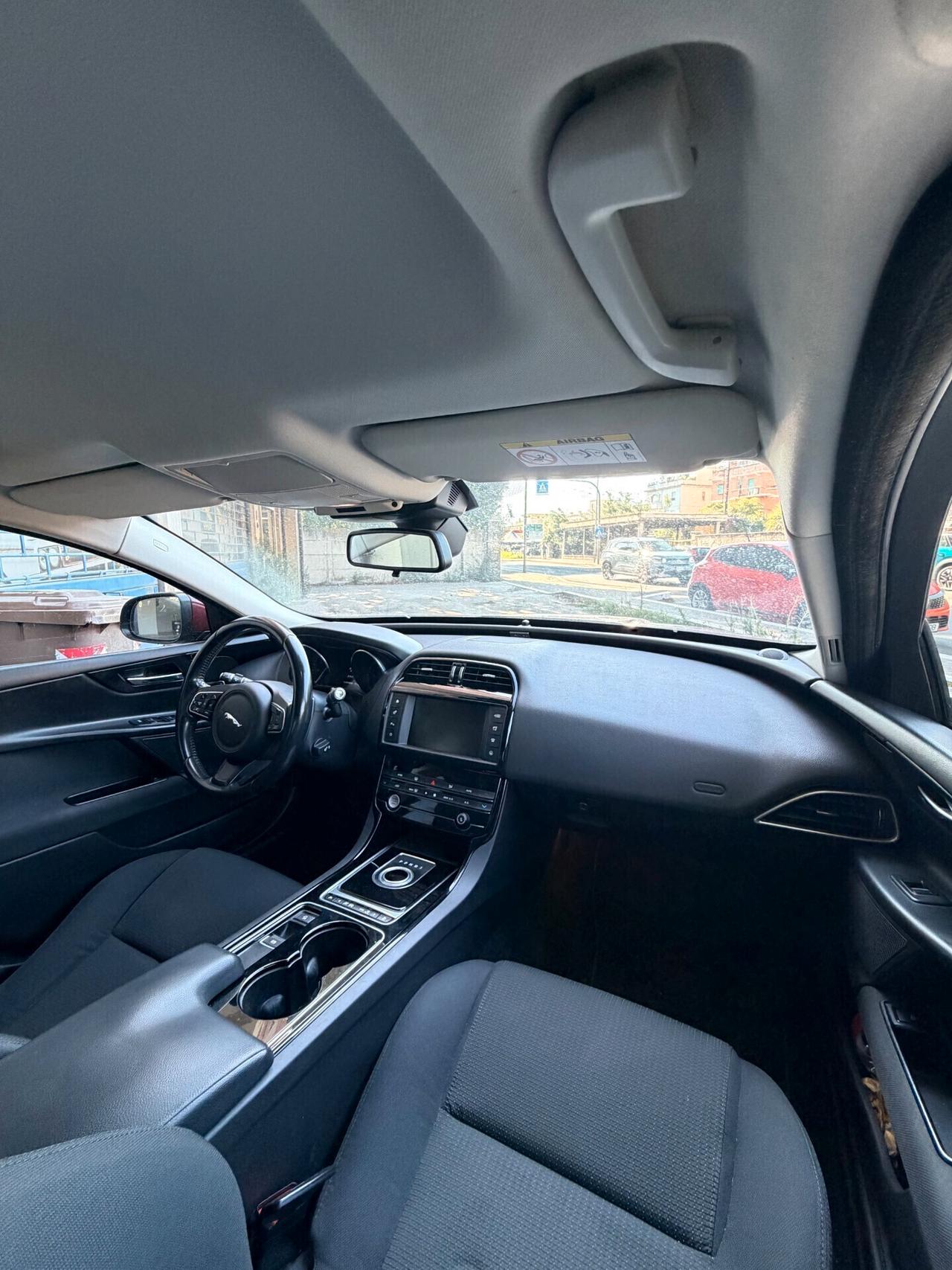 Jaguar XE 2.0 D Turbo 180CV Pure Business Edition
