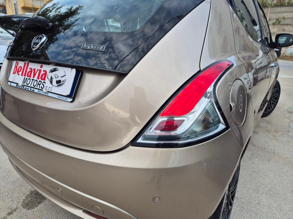 Lancia Ypsilon 1.0 FireFly 5 porte Hybrid Ecochic