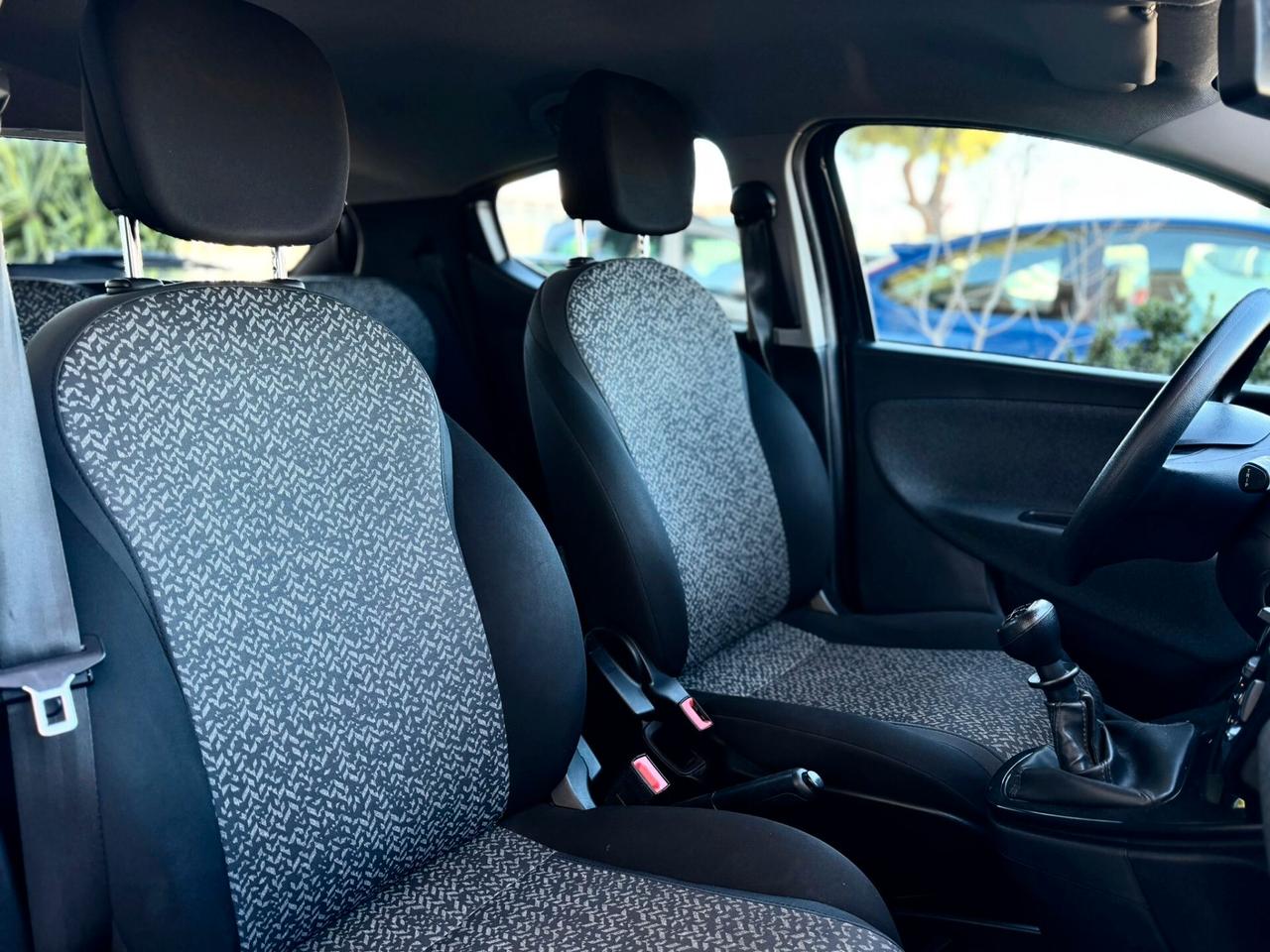 Lancia Ypsilon 1.0 FireFly 5 porte S&S Hybrid Silver