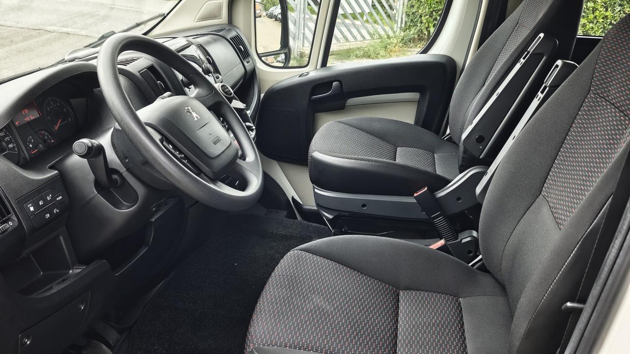 Peugeot Boxer 330 2.0 BlueHDi/130CV trasporto disabili