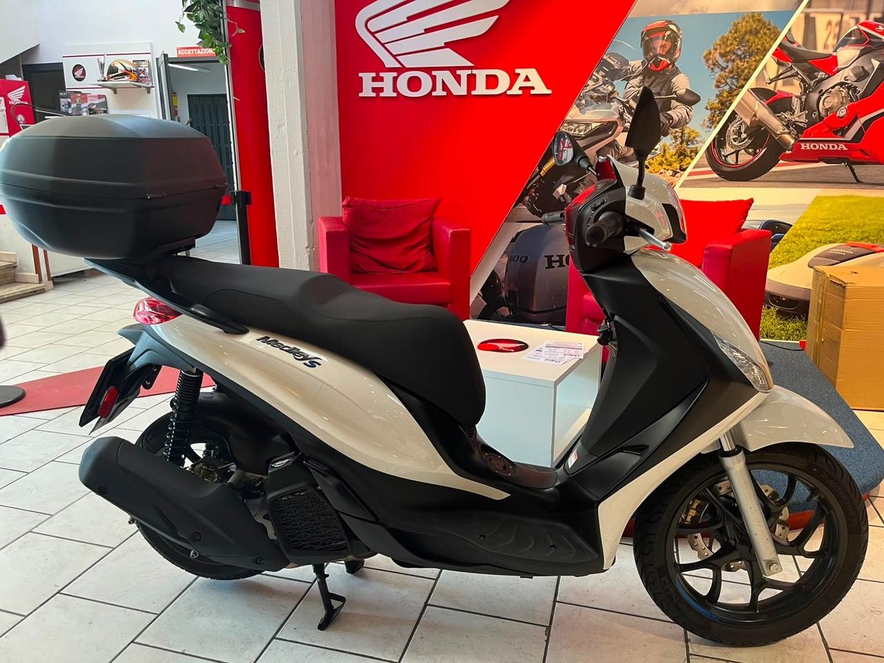 Piaggio Medley 200