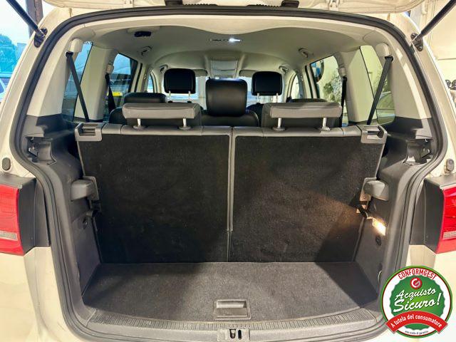 VOLKSWAGEN Touran 2.0 TDI 140CV DSG Highline *NEOPAT*7 POSTI*PELLE*
