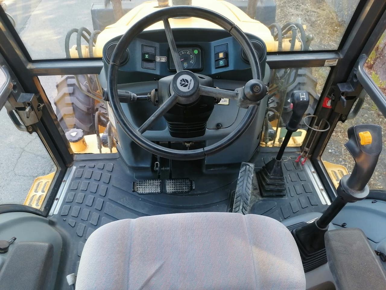 Terna Seminuova New-Holland LB110 B