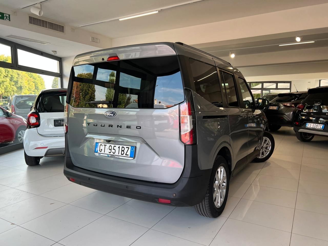 Ford Tourneo Courier 1.0 EcoBoost Titanium