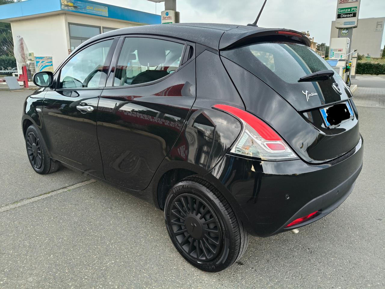 Lancia Ypsilon 1.0 FireFly 5 porte S&S Hybrid Silver