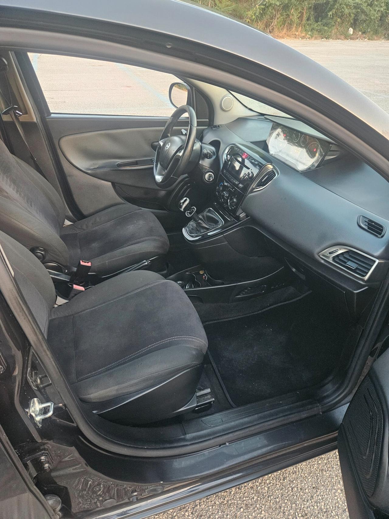 Lancia Ypsilon 1.2 69 CV 5 porte