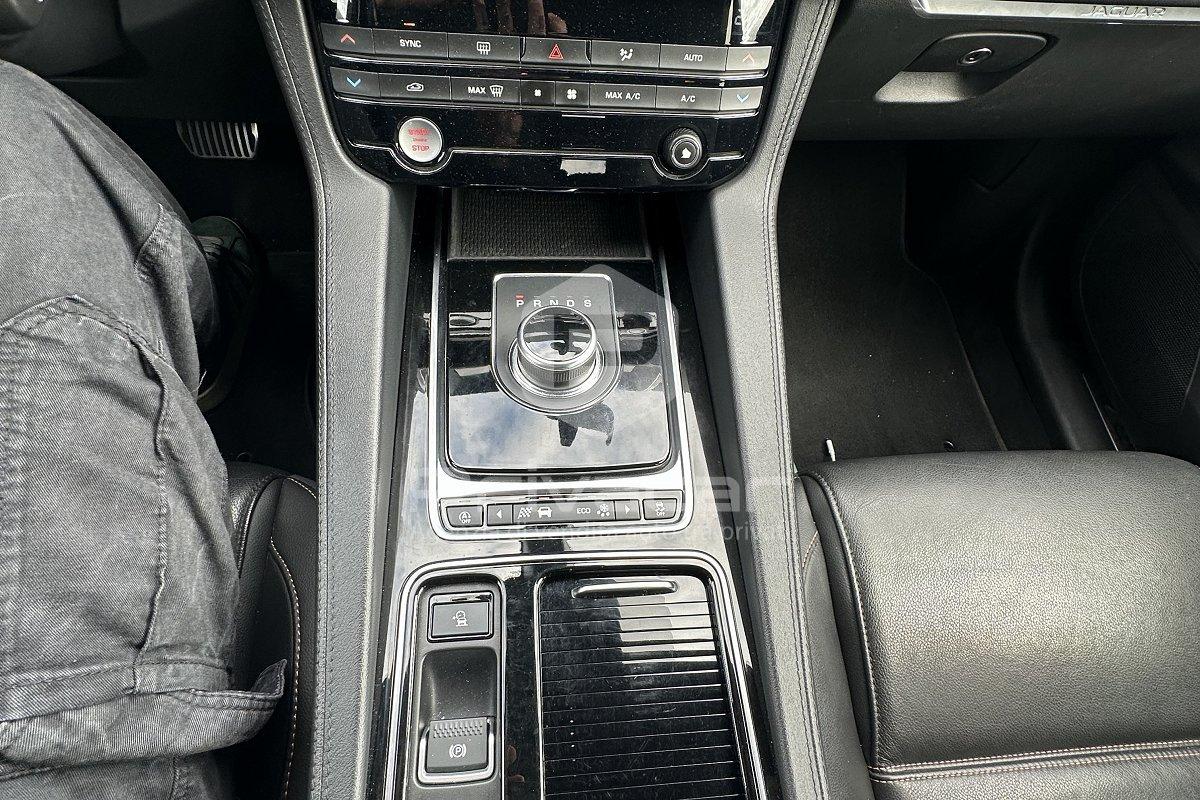 JAGUAR F-Pace 2.0 D 180 CV AWD aut. Prestige