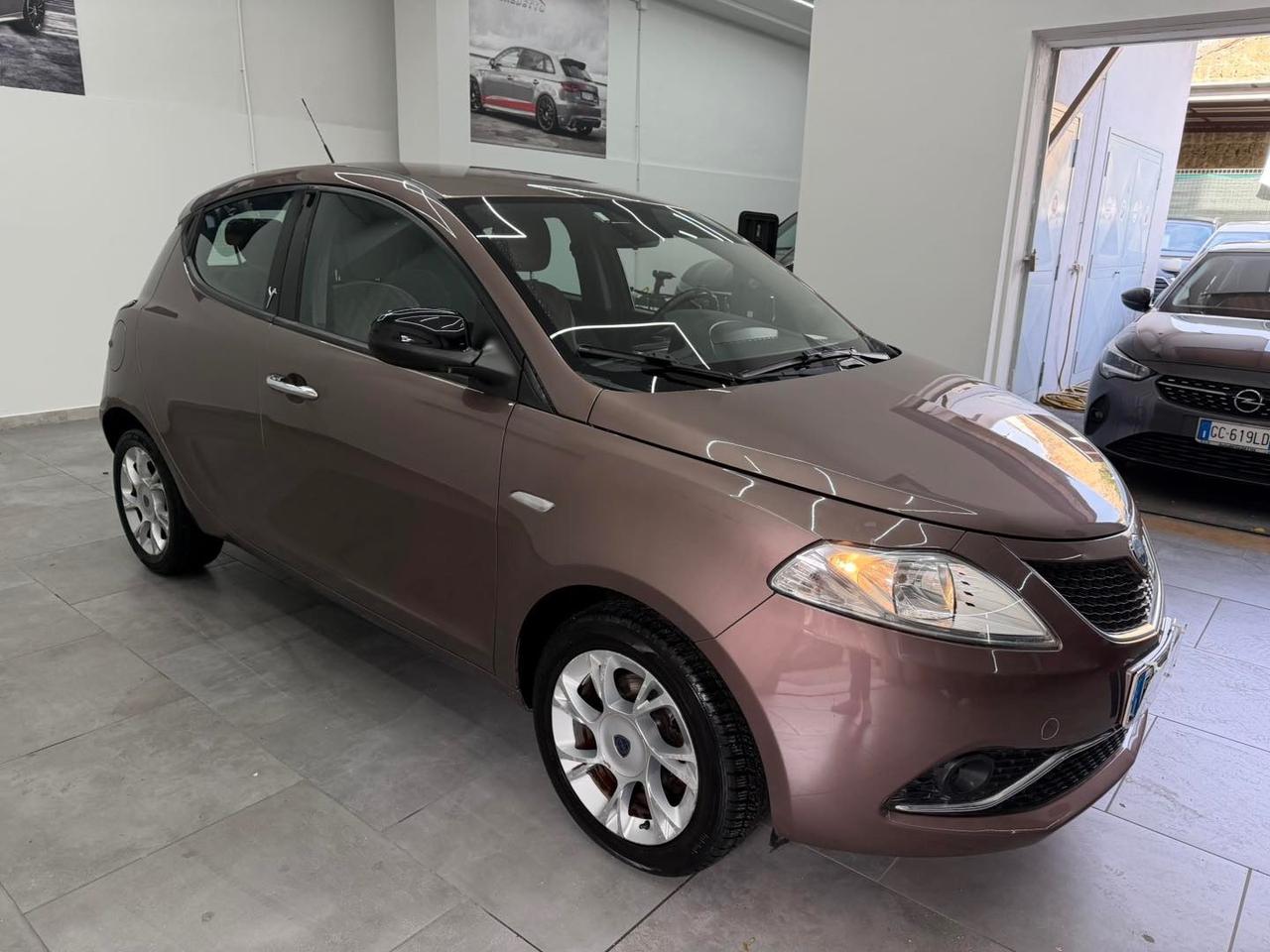 Lancia Ypsilon 1.2 69 CV 5 porte Gold 2016