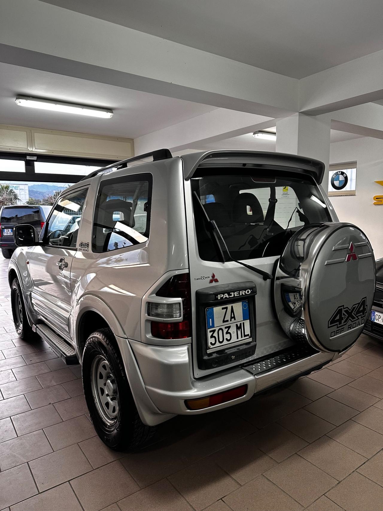Mitsubishi Pajero 2.5 TDI 3p. GLS1