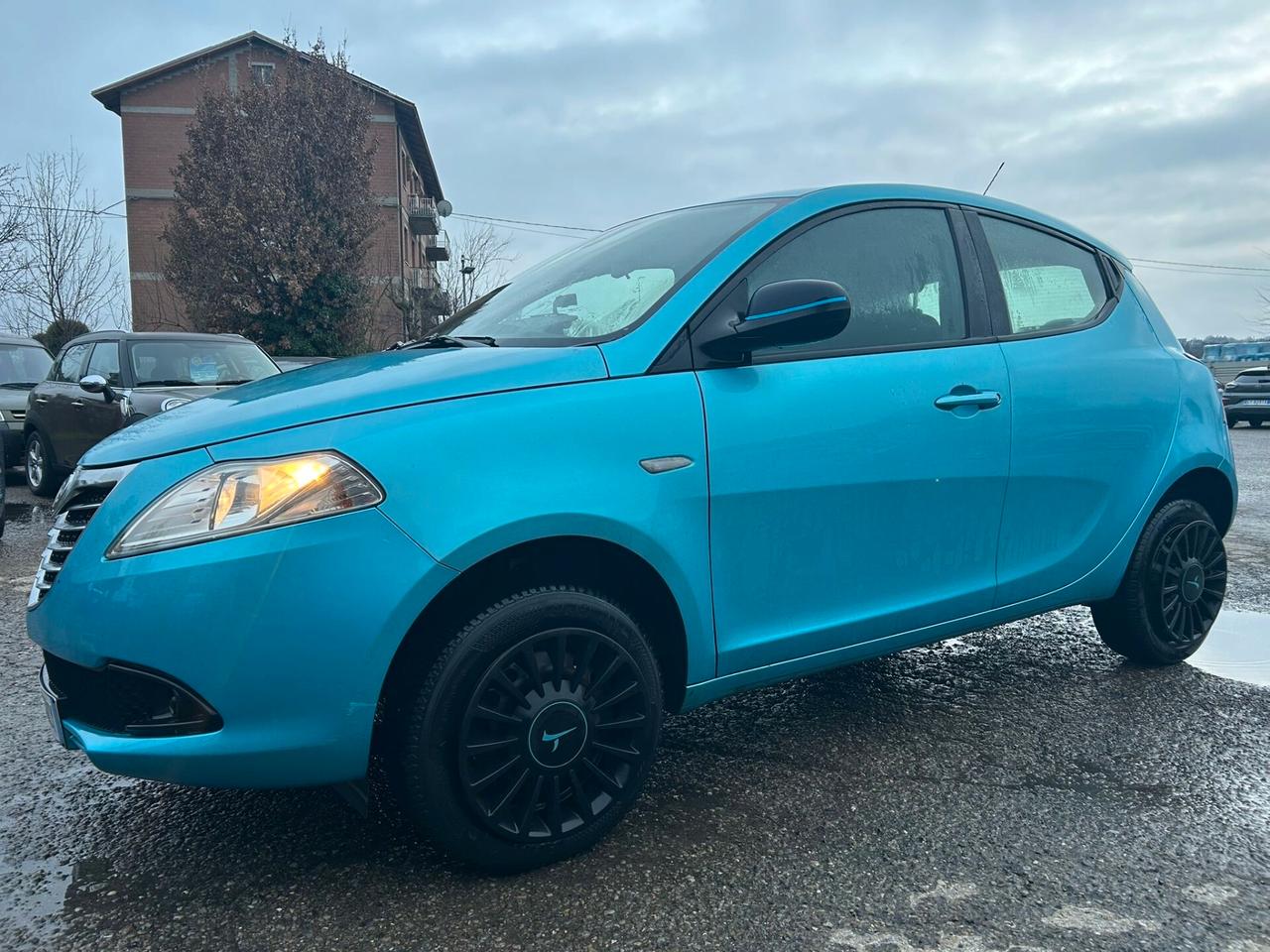 Lancia Ypsilon 0.9 TwinAir 85 CV 5 porte Metano Ecochic Elefantino