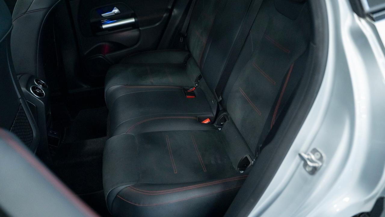 Mercedes-benz GLA 200 D PREMIUM PLUS AMG TETTO PACK LUCI MULTIBEAM FULL OPTIONAL