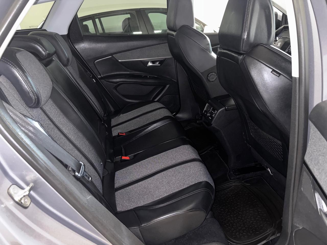 Peugeot 3008 1.2 BENZINA S&S Allure