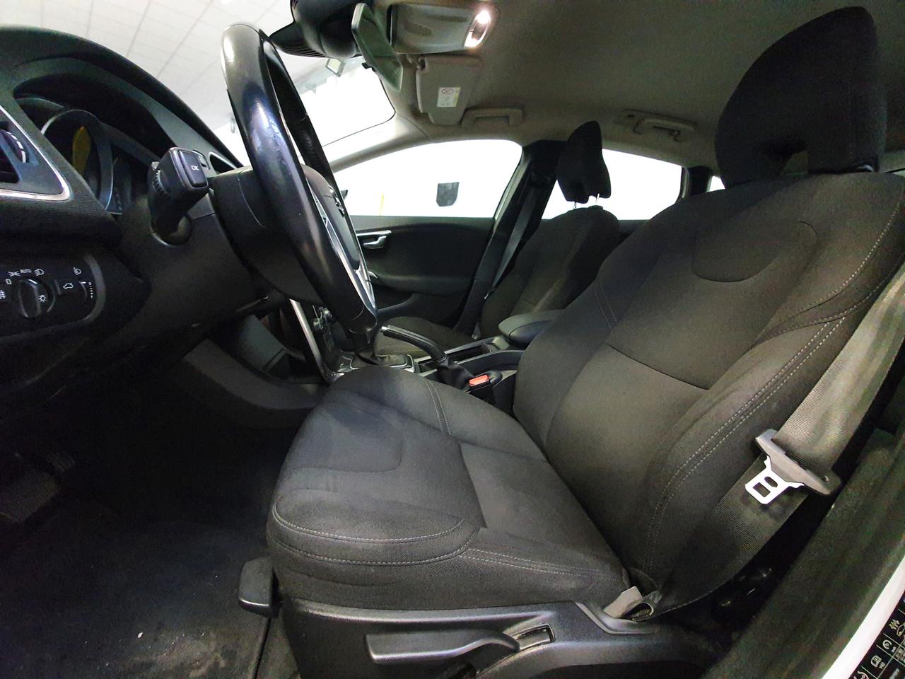 VOLVO V40 (2012-2020) - V40 D2 Geartronic Business