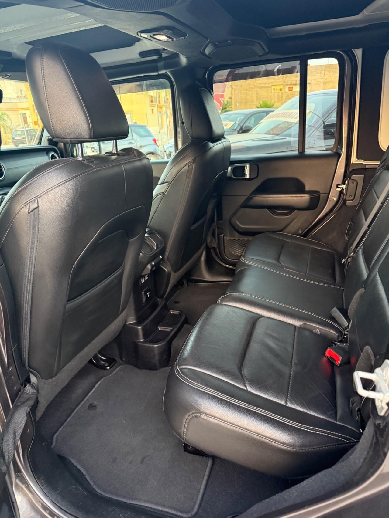 Jeep Wrangler Unlimited 2.2 Mjt II Sahara