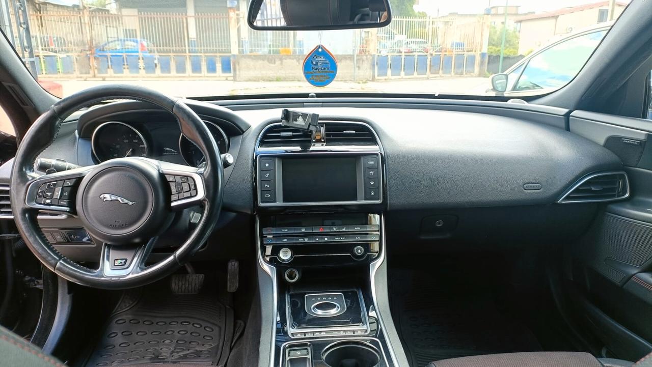 Jaguar XE 2.0 D Turbo 180CV aut. R-Sport